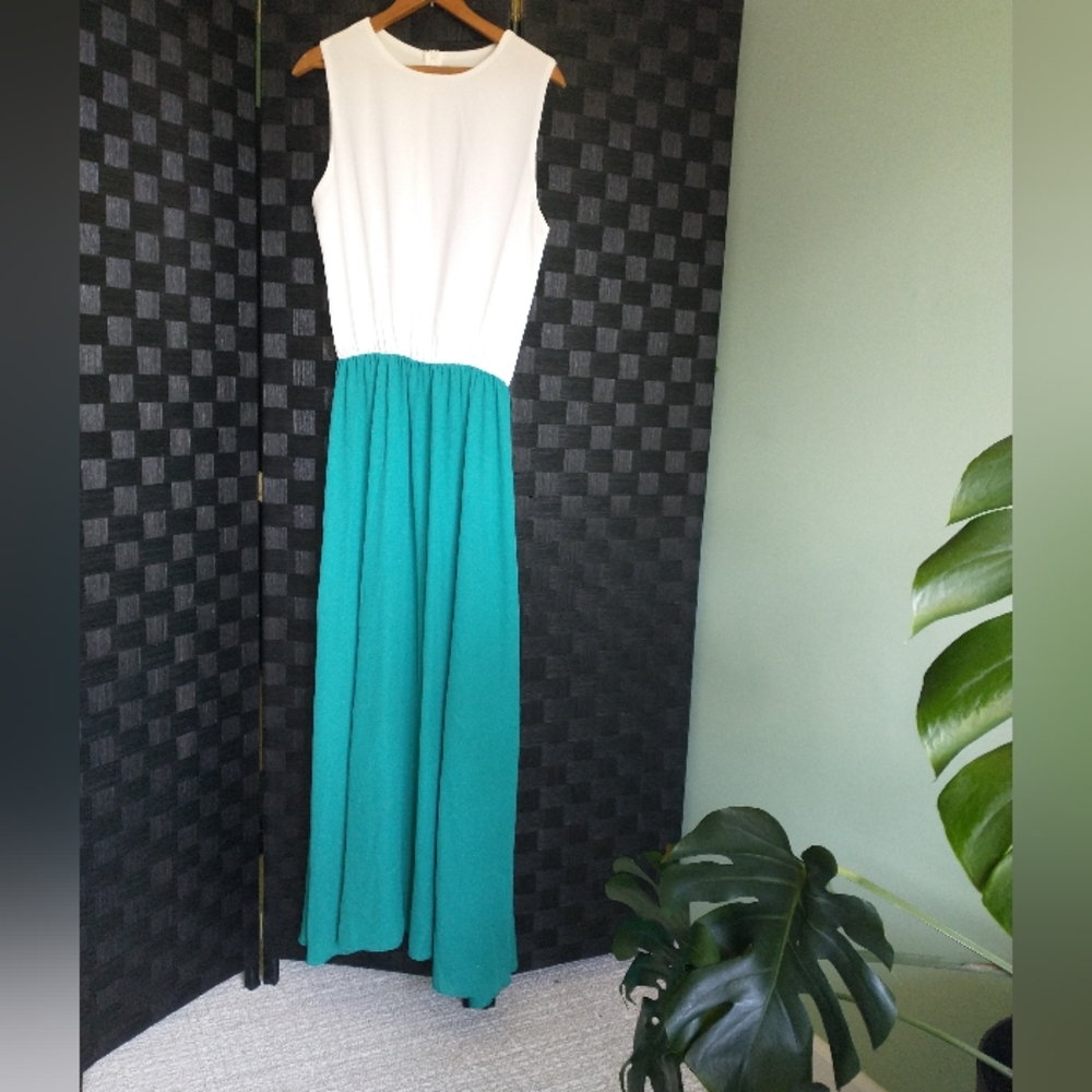 Women's white and teal sleeveless dress - Picture 6 of 9